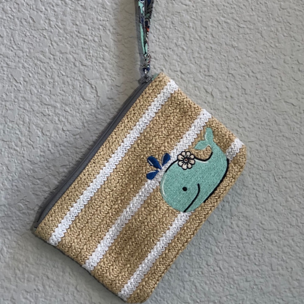 Vera Bradley straw Whale wristlet Fan flowers